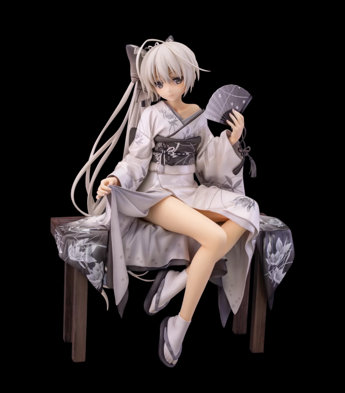 《缘之空》中的春日野穹,身着连衣裙与和服立体化手办,甜美可爱