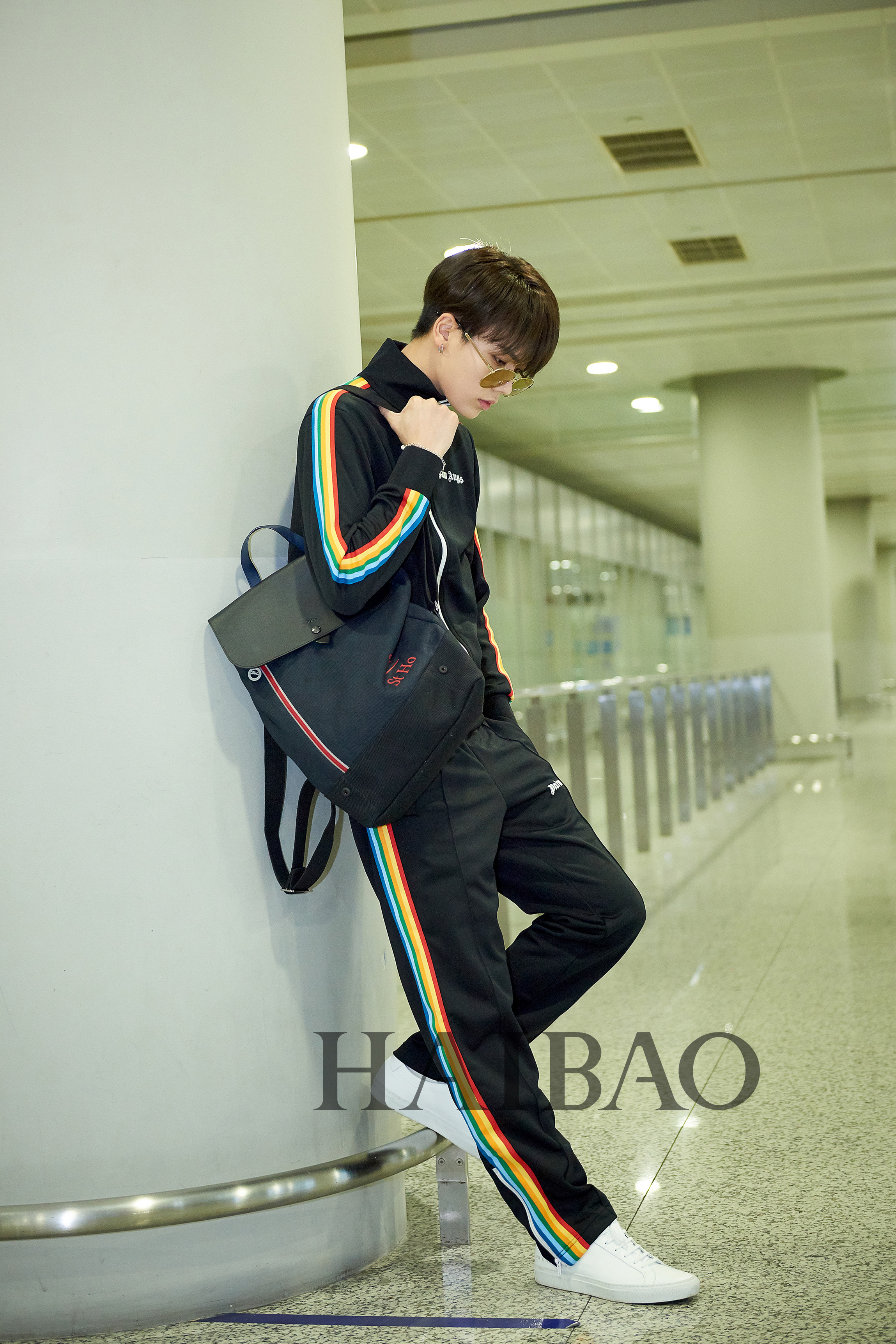 林彦俊出发2019春夏纽约时装周看秀,一袭运动风look帅气酷酷哒!