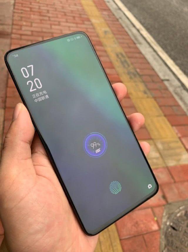 神奇:oppo reno在户外竟然自动显示充电中