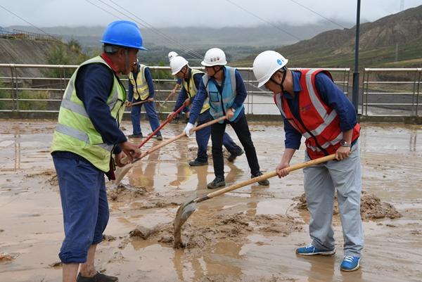 黄河公司班多水电站众志成城抗洪抢险
