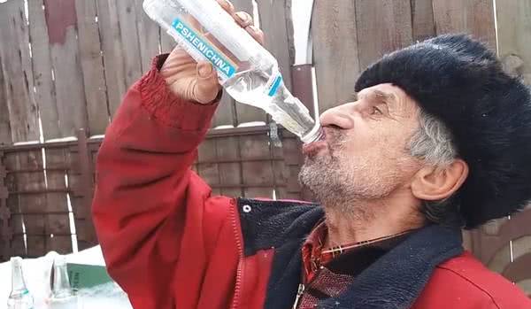 如此酗酒如命的俄罗斯人,人均寿命又是怎样的呢?