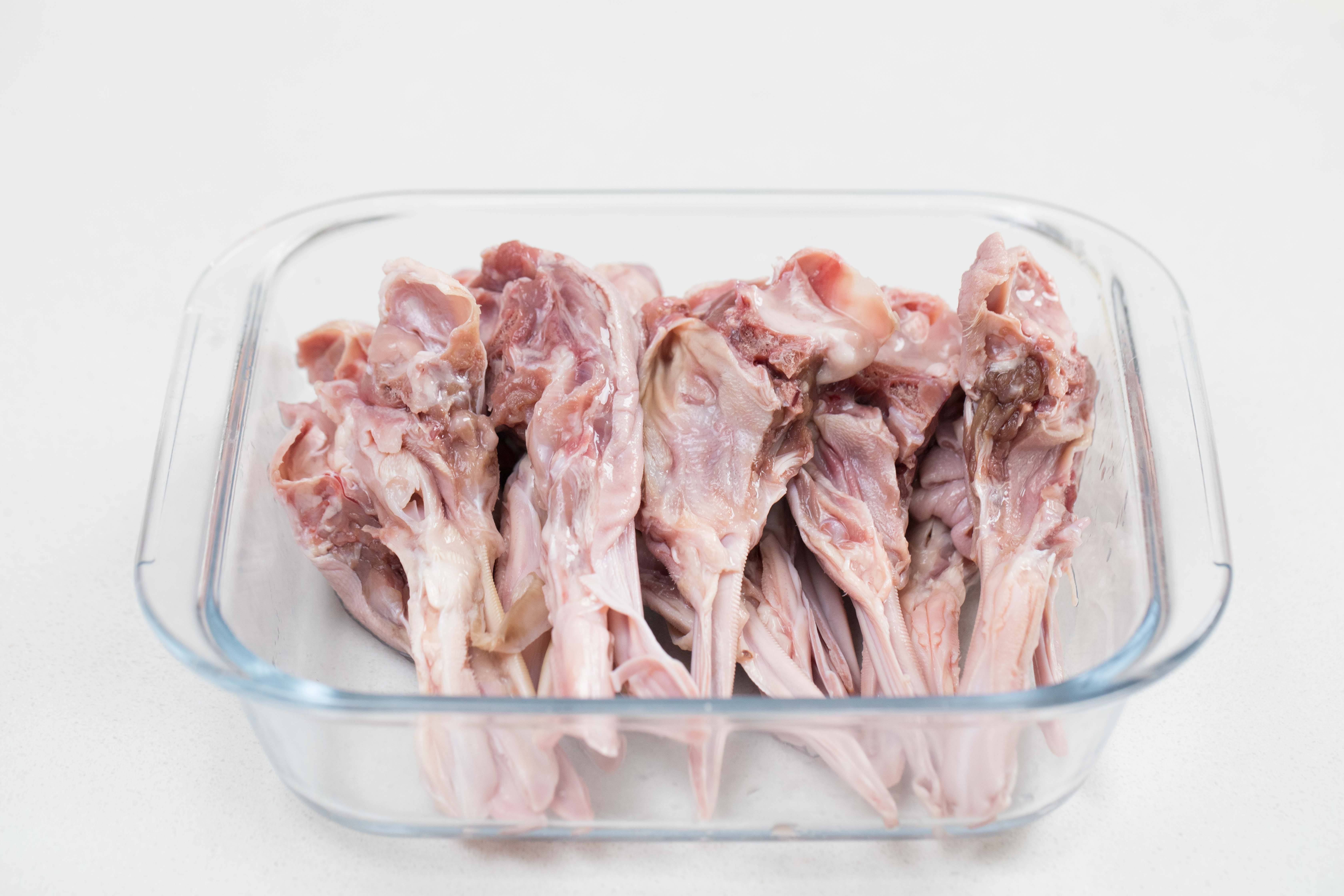 椒盐鸭下巴鲜香脆嫩,别只知道放椒盐粉,要想美味这种调料也要加