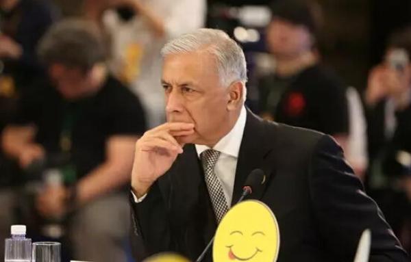 les politiciensdu monde entierattendent avec grand intérêtle