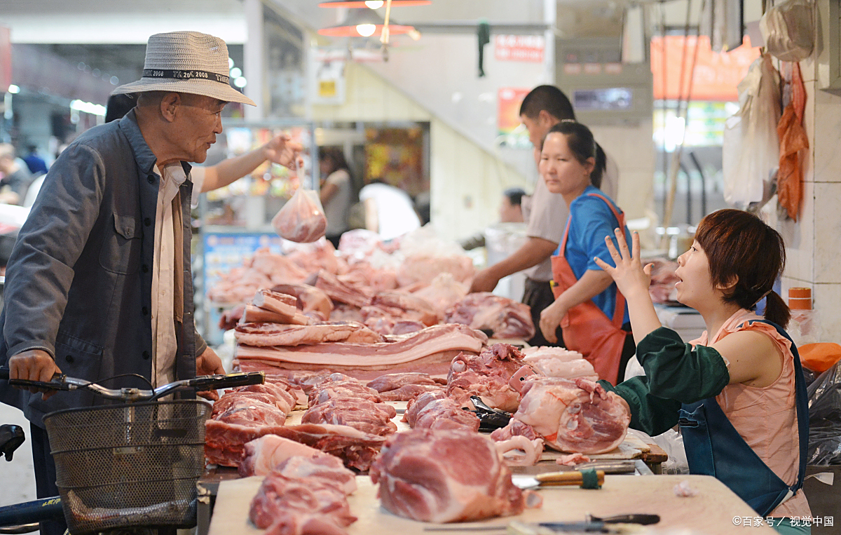 为什么卖肉摊儿的灯都是红色?肉类也是需要美颜的!