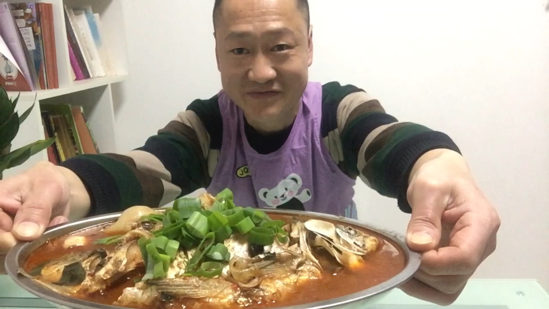 朱师傅秘制鲫鱼,做法简单,麻辣入味,下酒又下饭