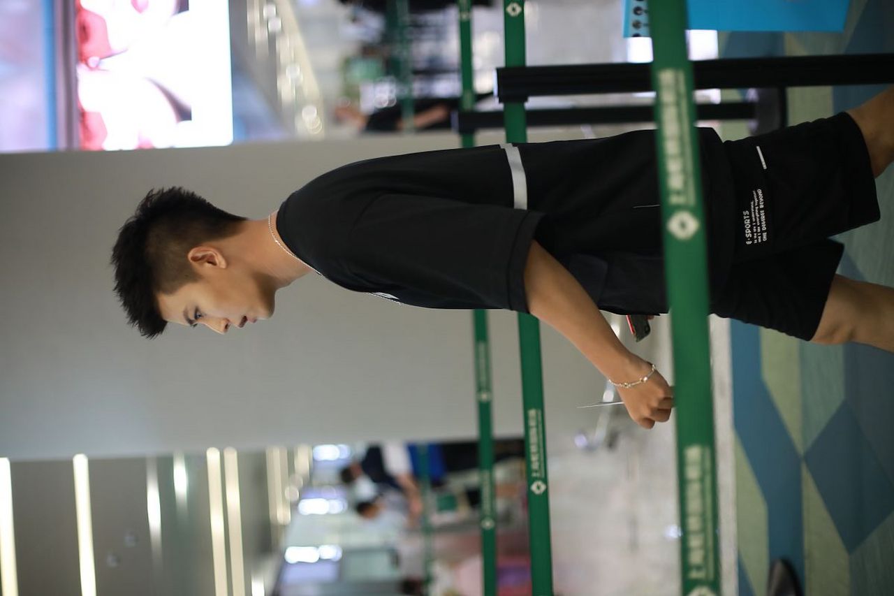 任嘉伦的生图,告诉我们,长得再帅,照样都得过安检[捂脸]!