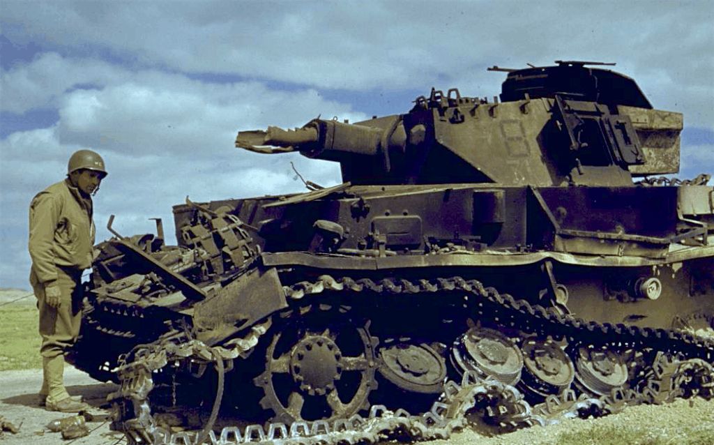 那些曾经横冲直撞的钢铁巨兽们最后的归宿.