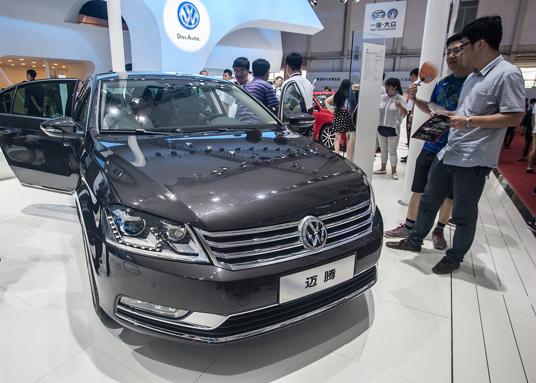 大众的传奇--迈腾 2007年第一代迈腾从一汽大众长春工厂正式下线,至此