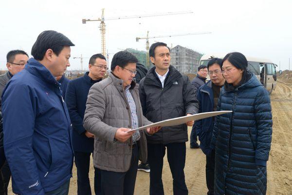 徐勤忠调研推进改善农民群众住房条件工作