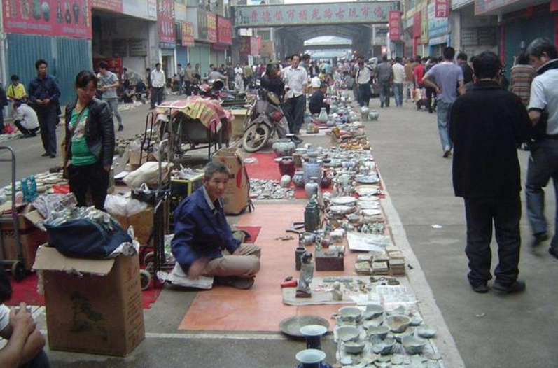 天津鬼市里无数真假难辨的宝贝,到底是什么支撑着鬼市的繁荣?