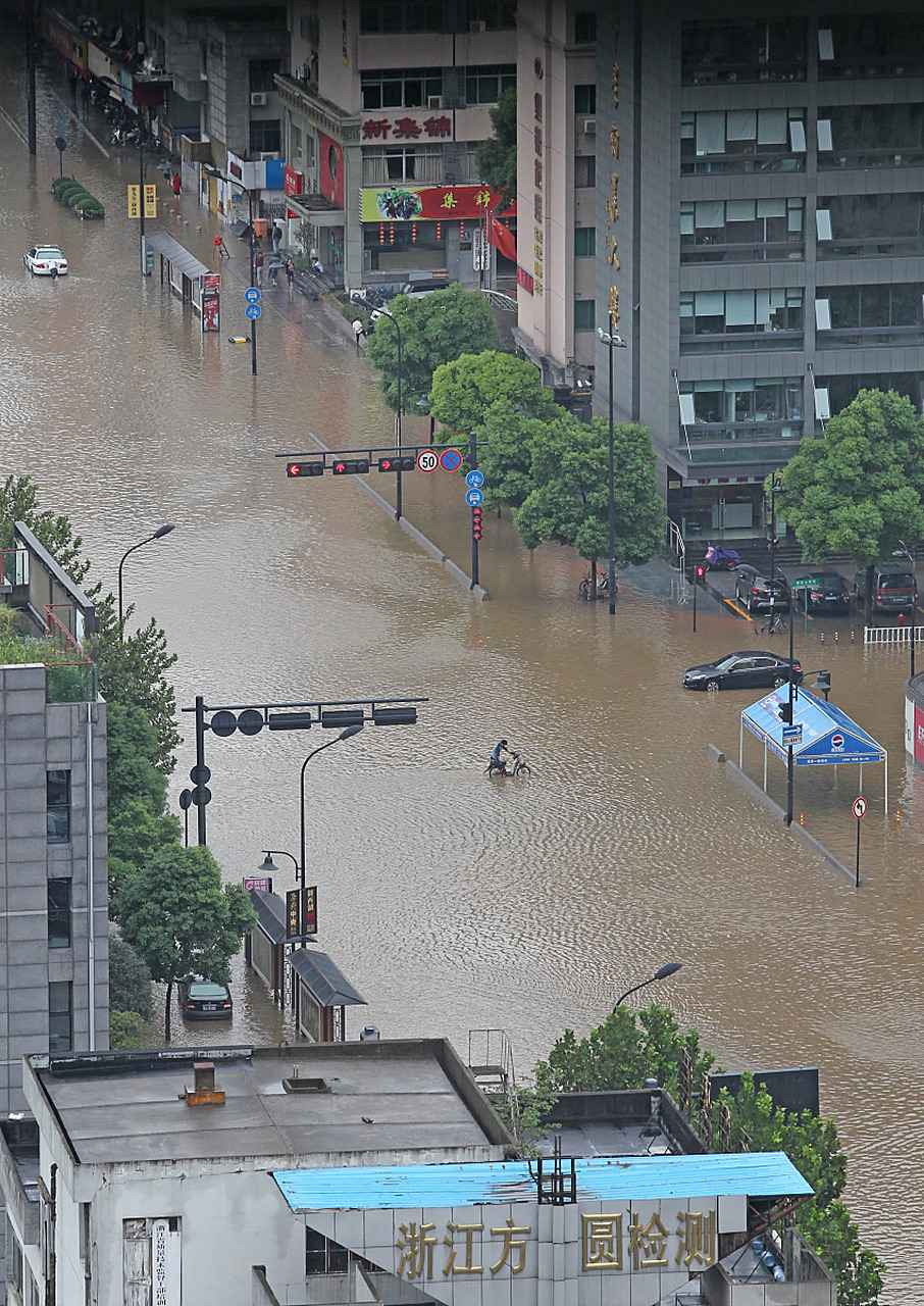 洪水造成浙江杭州富阳区大源镇部分区域遭受暴雨袭击,导致洪水肆虐