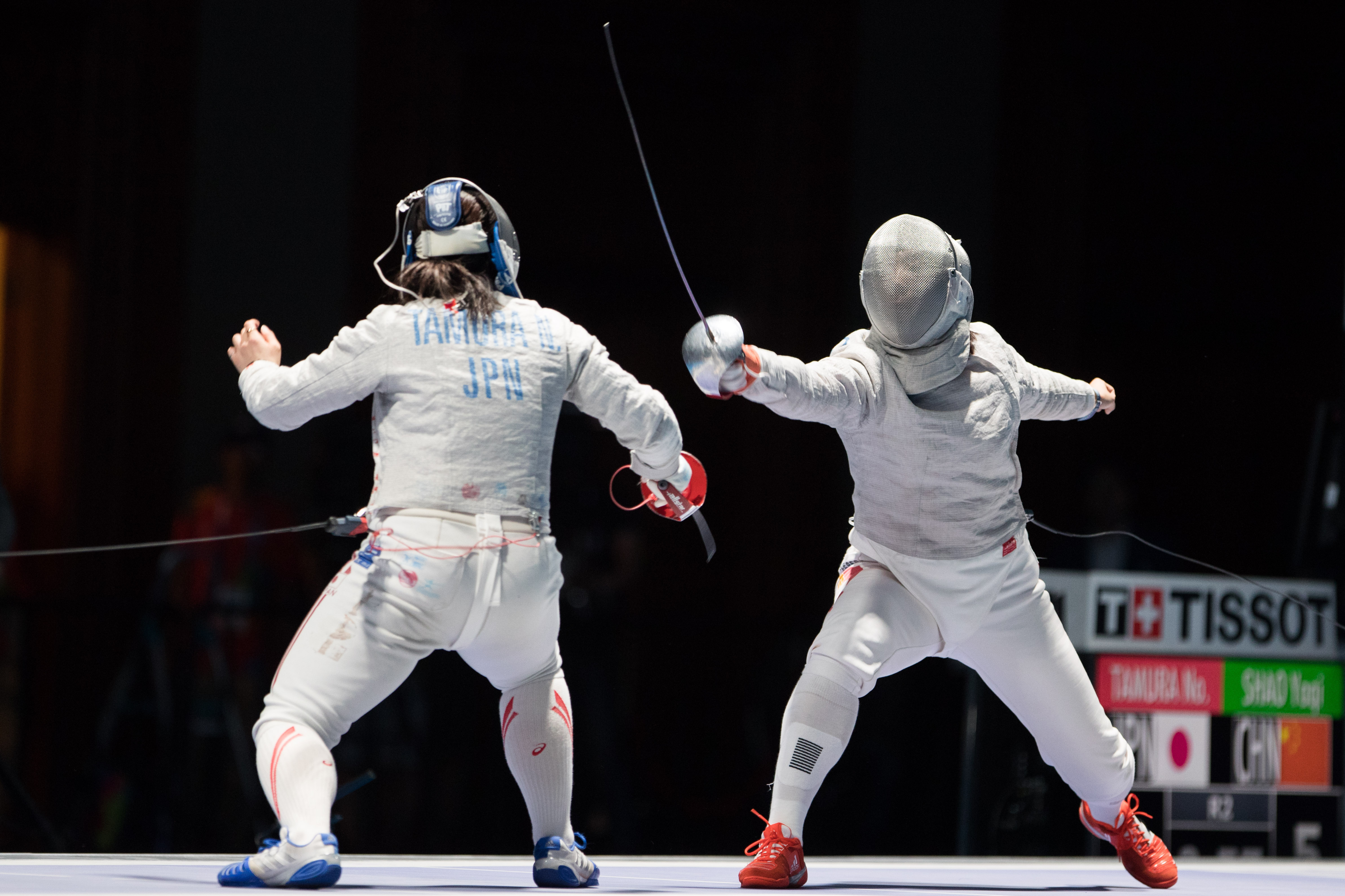 击剑——中国选手会师亚运会女子佩剑决赛(2)