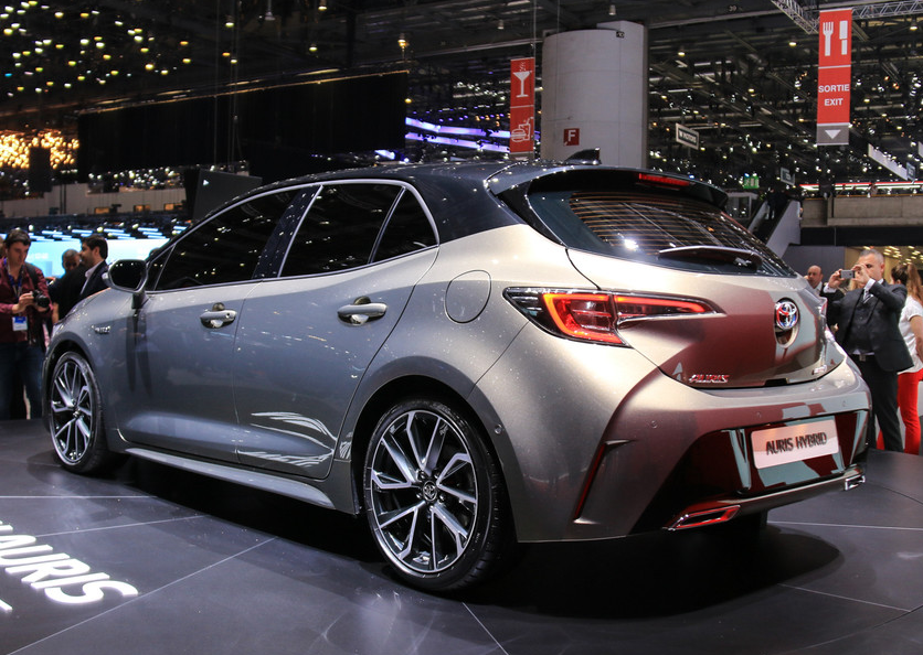 沉稳大气,低调内敛,没有明显亮点,也没有明显缺点的丰田auris