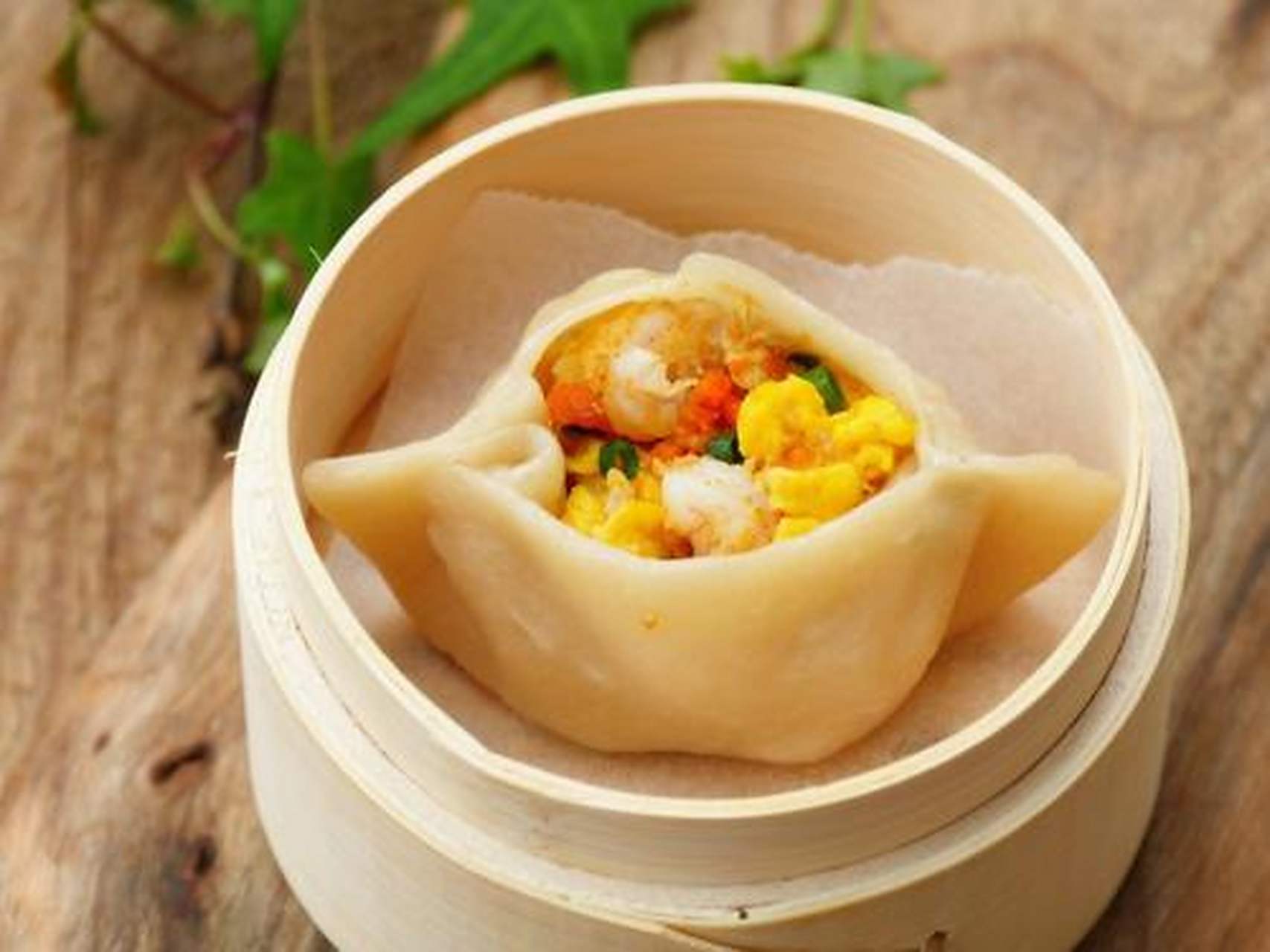 城市身边事#【扬州美食】蟹黄蒸饺所属菜系为快餐/主食.