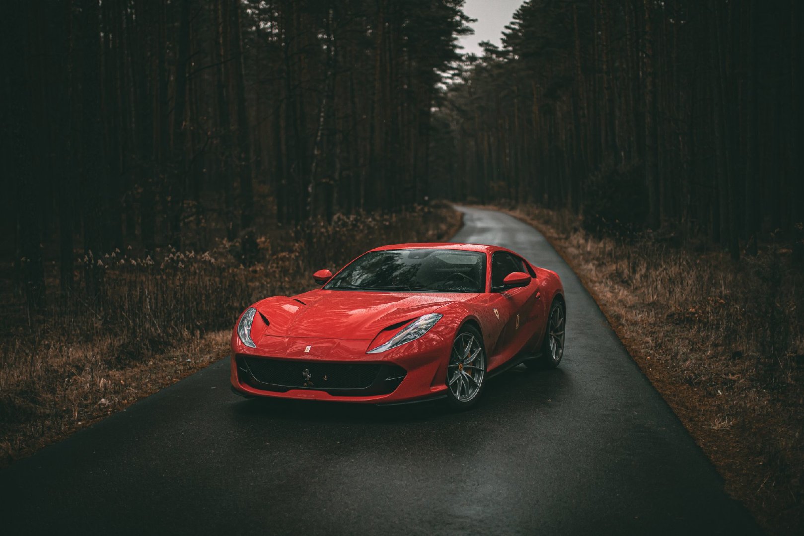 法拉利812 superfast美图鉴赏,漂亮的红色!