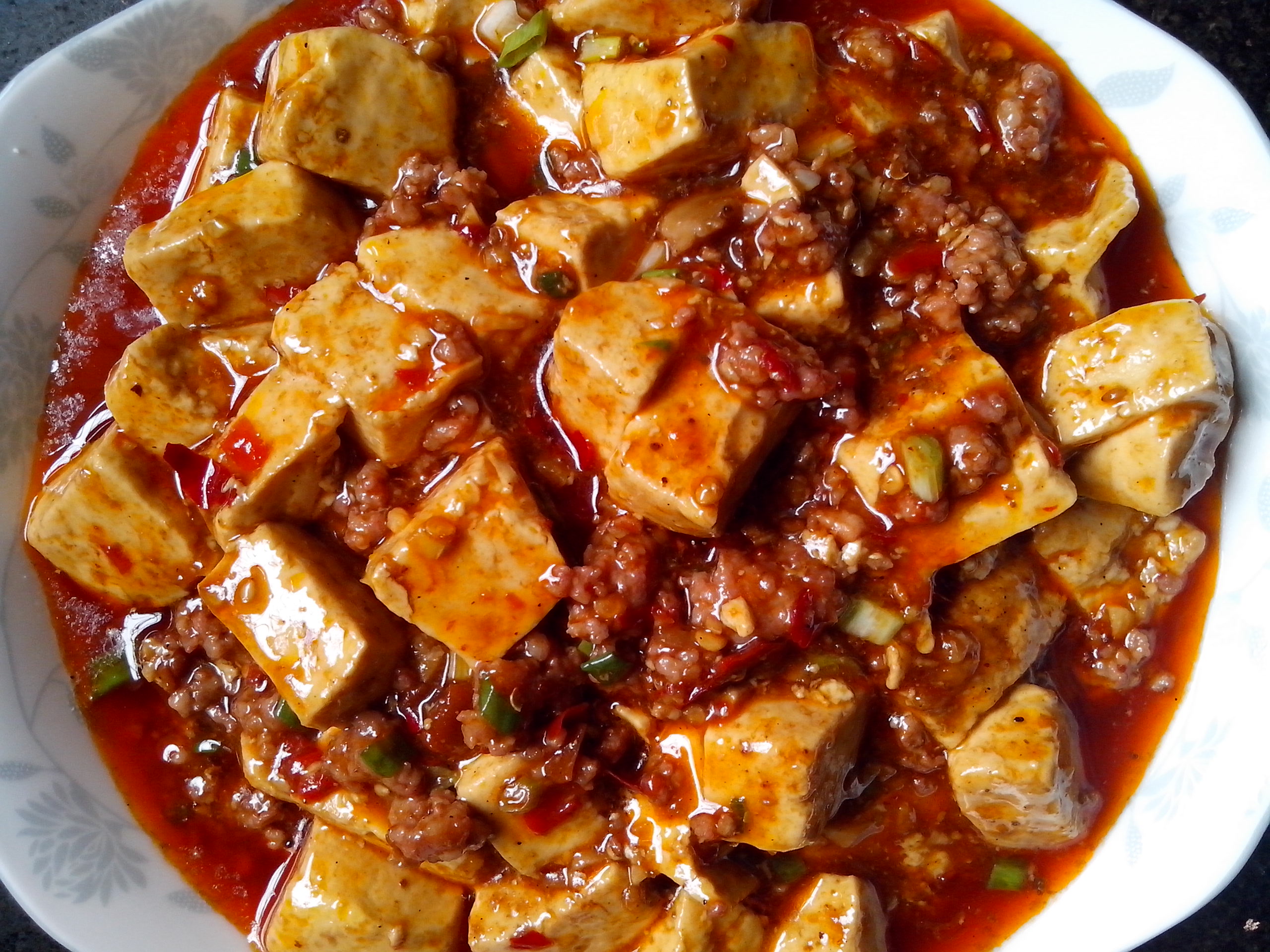 15,关火后盛出备用; 麻婆豆腐是具有四川代表性的名菜,麻婆豆腐是四川