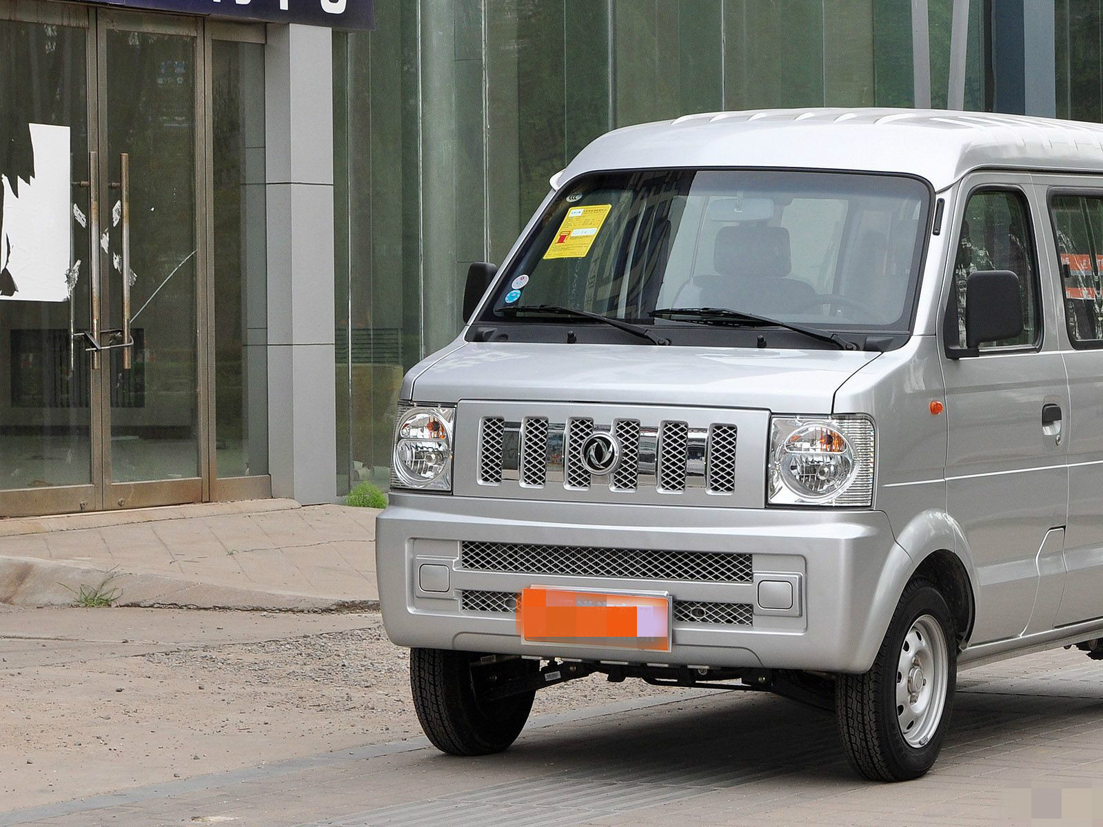 领你欣赏东风小康v07s的霸气外观