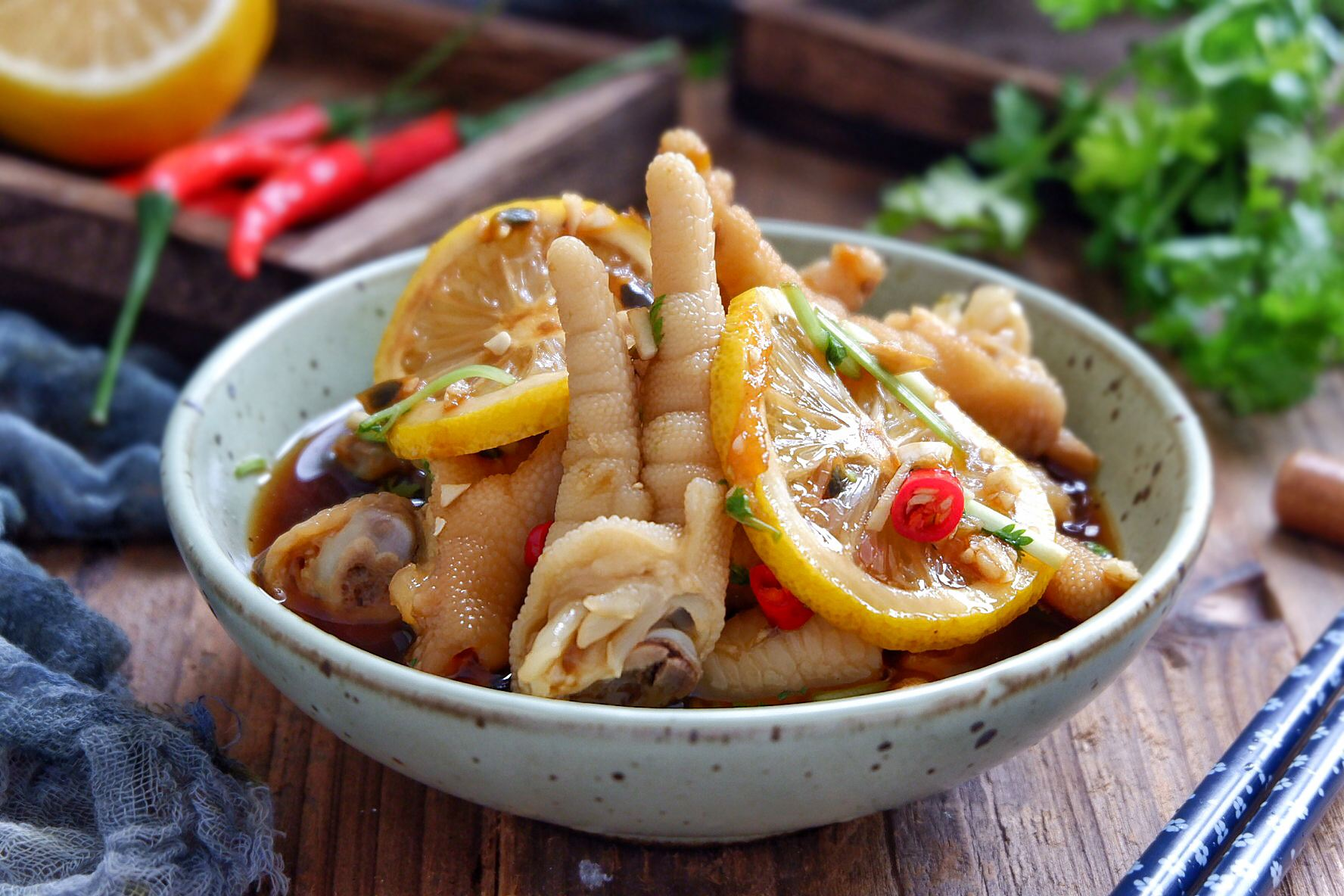 百香果柠檬鸡爪,味道很赞哦!一起来学习一下吧!