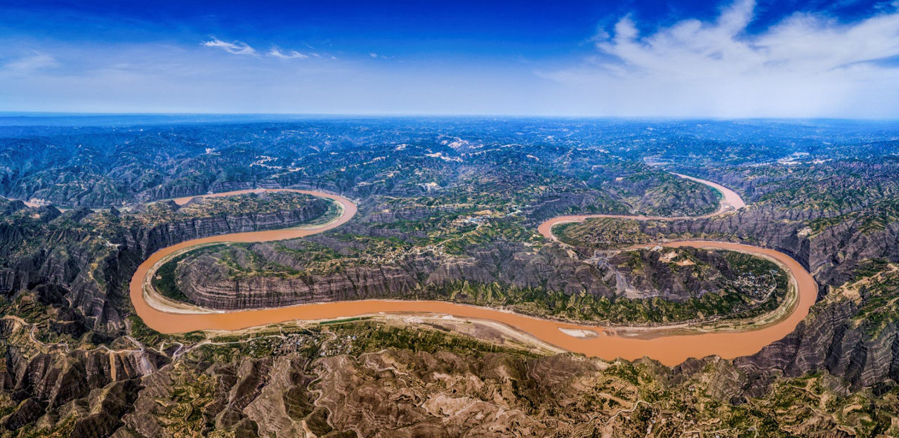 山西黄河沿岸有着绝美的风光 天然太极秘境乾坤湾 惊艳世人