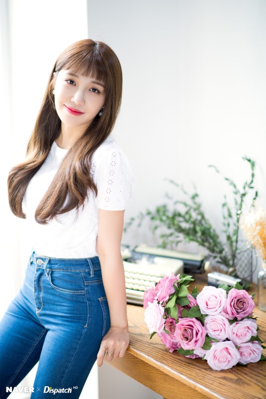 图为,apink组合成员金南珠拍摄的迷你专辑《one&six》宣传写真.