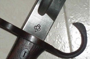 二战日本人所使用的38式步枪,其刺刀上有一个钩子,是做什么用的