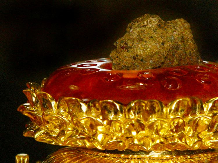 舍利子为何只有高僧火化才有,真要功德圆满吗?其实有科学依据