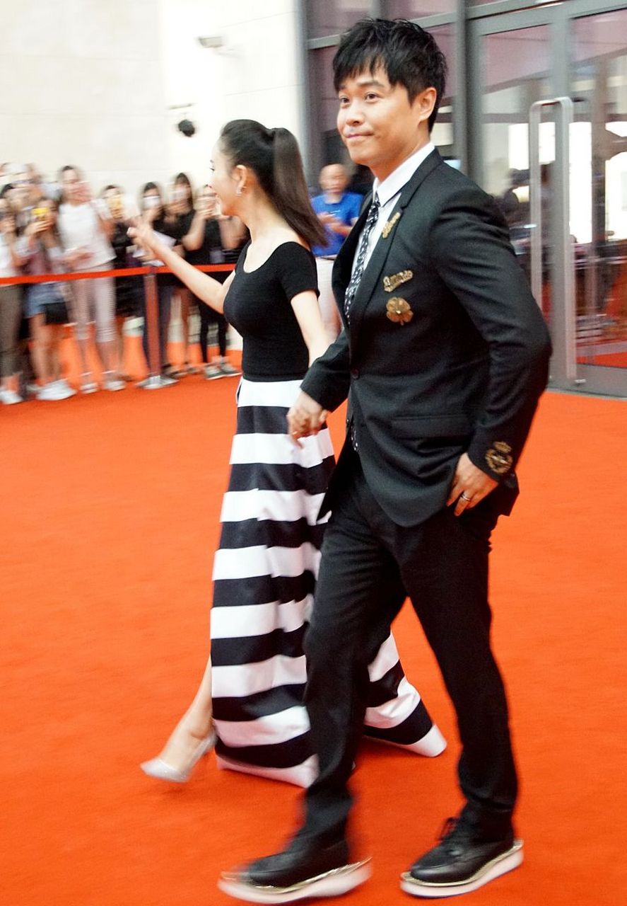 标题:陈思诚佟丽娅官宣离婚,爱情长跑告终,豪宅内景曝光!