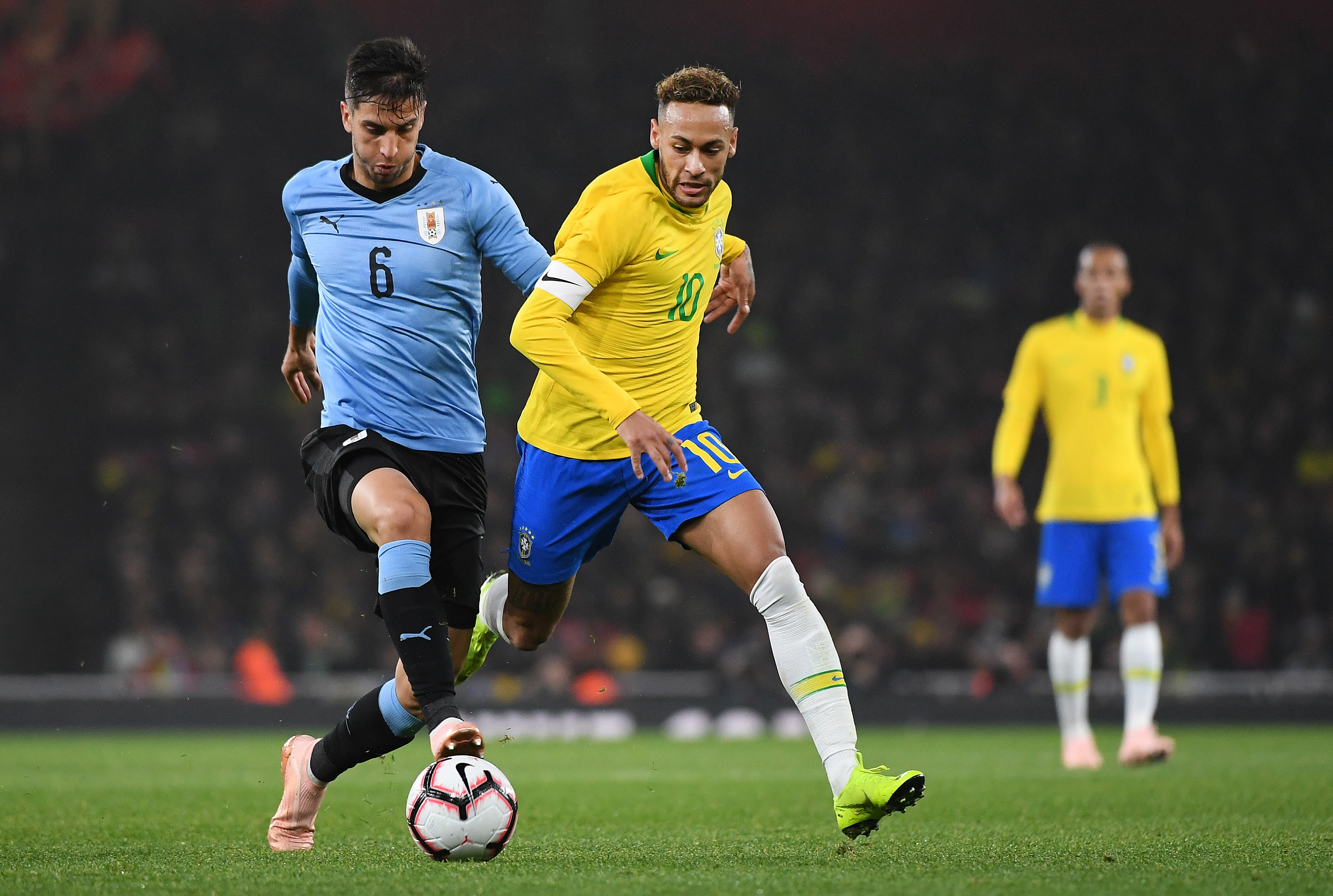 足球——友谊赛:巴西胜乌拉圭