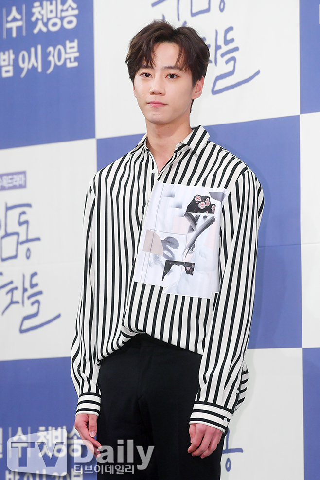 u-kiss jun 夺下选秀节目冠军后 父亲为他正名为李浚荣