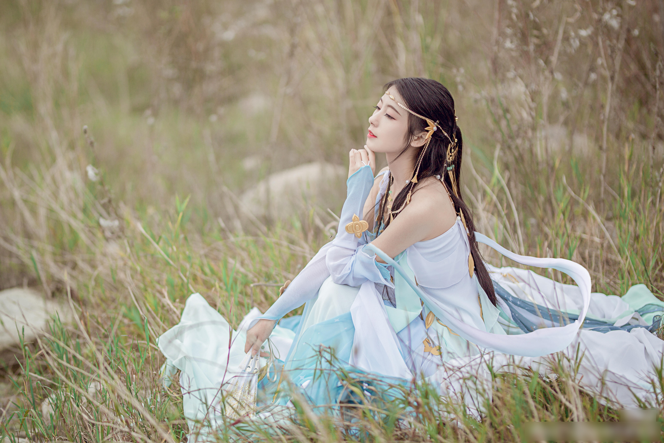 很有仙气的妹子cos《剑网情缘》月梦清秋!小姐姐居然飞起来了哦