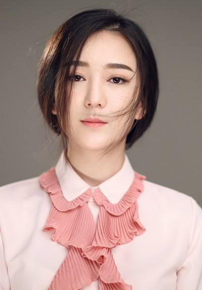 甜美音色,纯净声线,扎实唱功,青春靓丽的歌手龙梅子