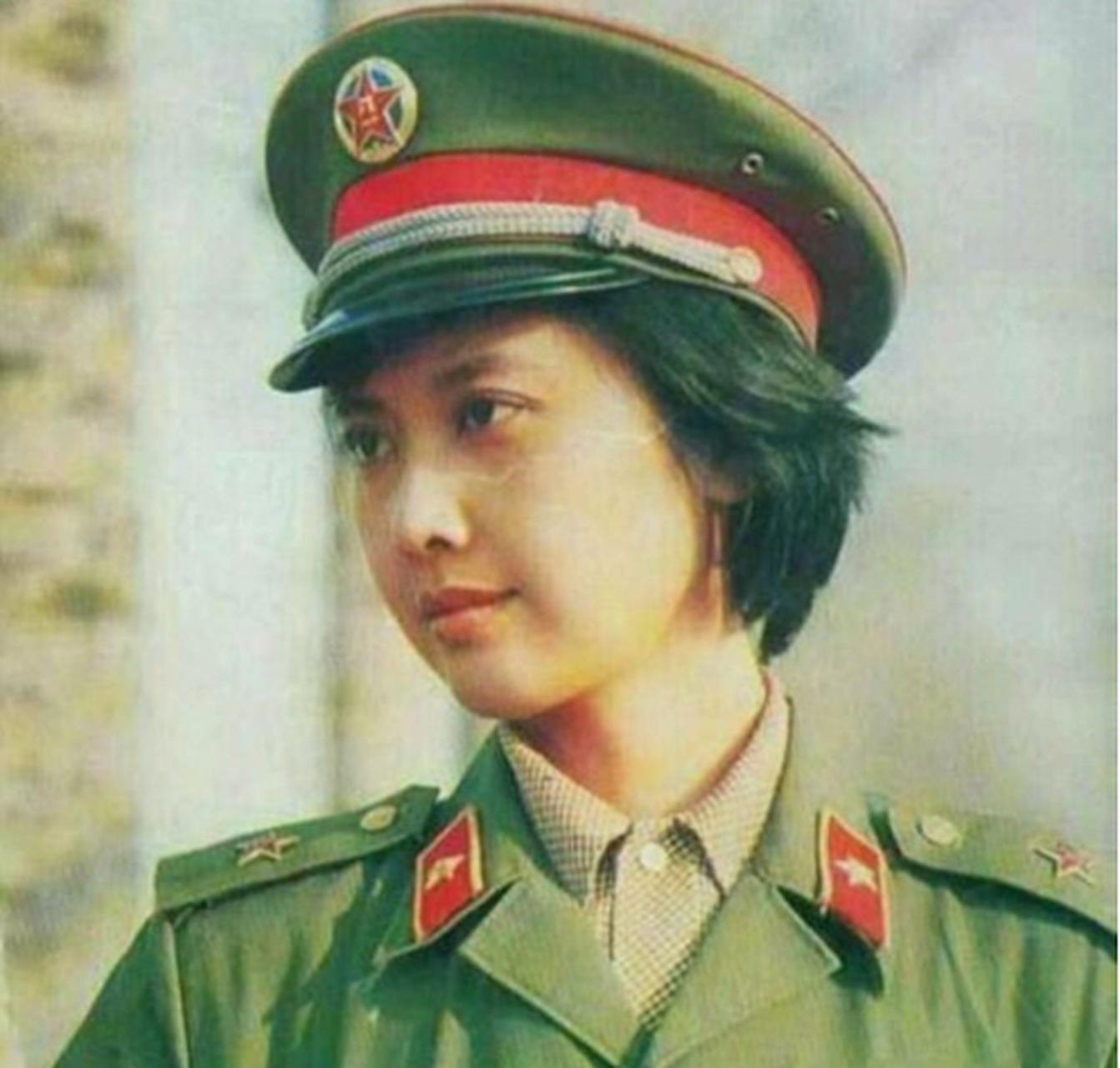 发现美好时光 西游记女儿国国王朱琳的军装照《西游记》的播放
