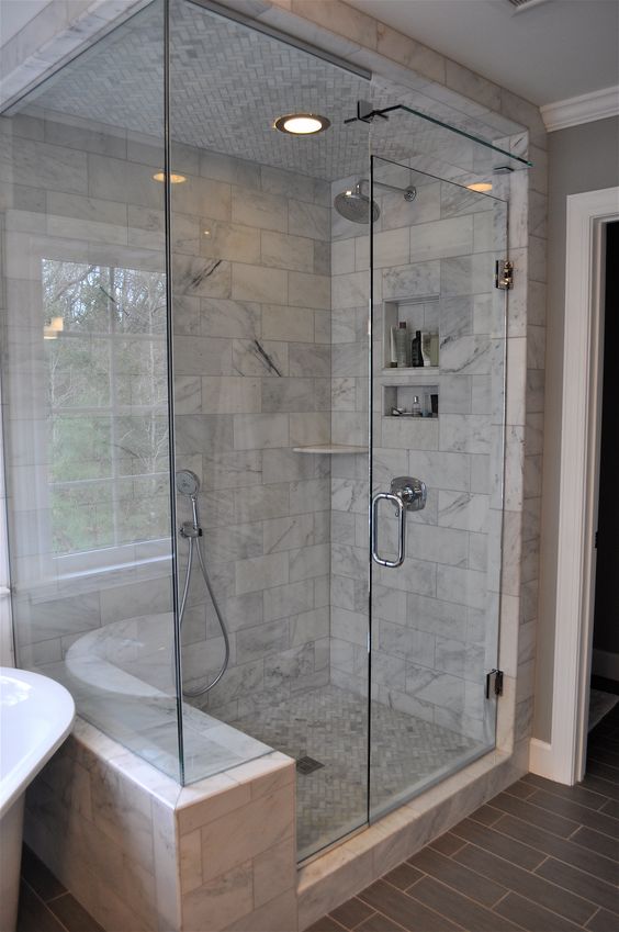 2,浴室淋浴间坐凳