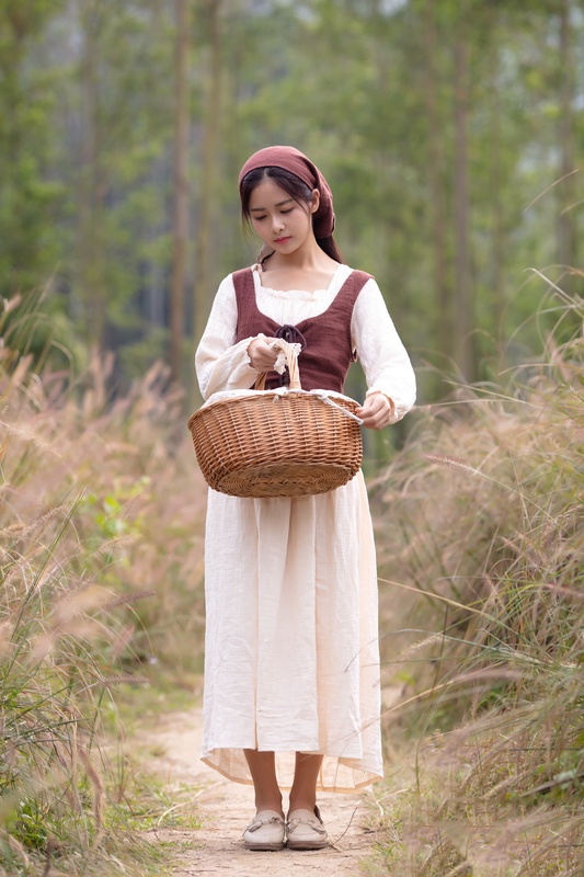 女孩摄影:拿菜篮子的姑娘 转载自百家号作者:小美摄影看看