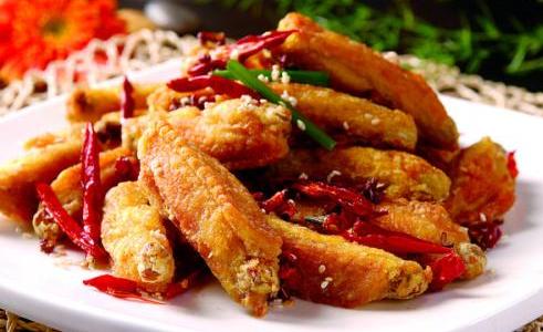 干煸鸡翅中,松脆香酥,做起来一点也不费事