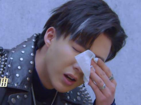 刘宇宁泪洒《歌手》后台,哭得像个孩子,称对不起朋友和粉丝