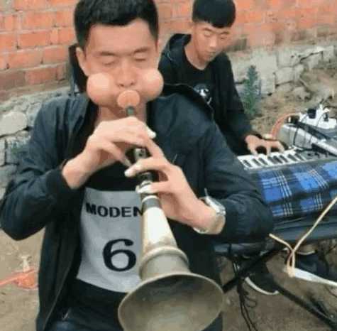 男子为了500块钱连续吹唢呐17小时