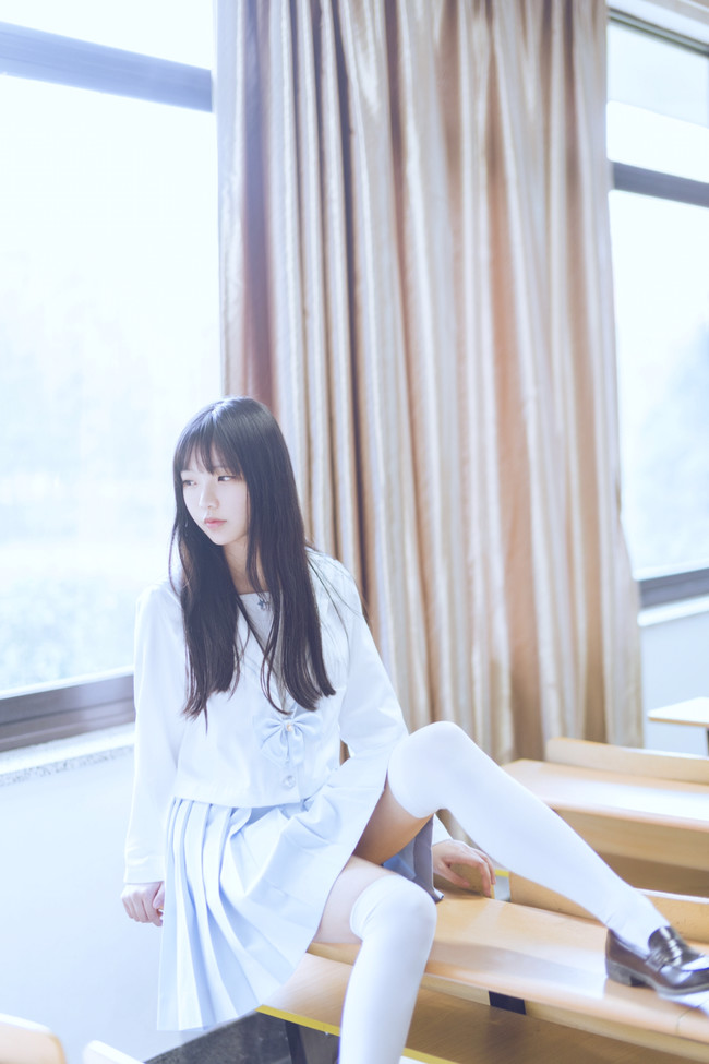 jk制服美少女,网友:这腿是真的不科学!