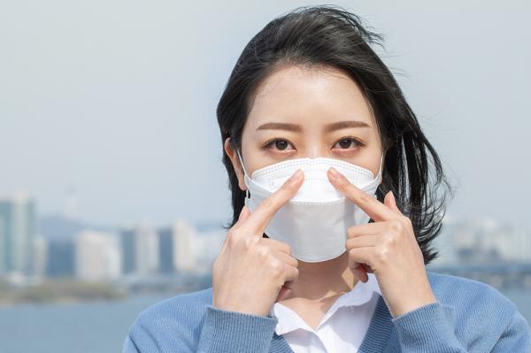 长期戴口罩导致的"口罩脸"该如何护理?修复皮肤屏障很重要