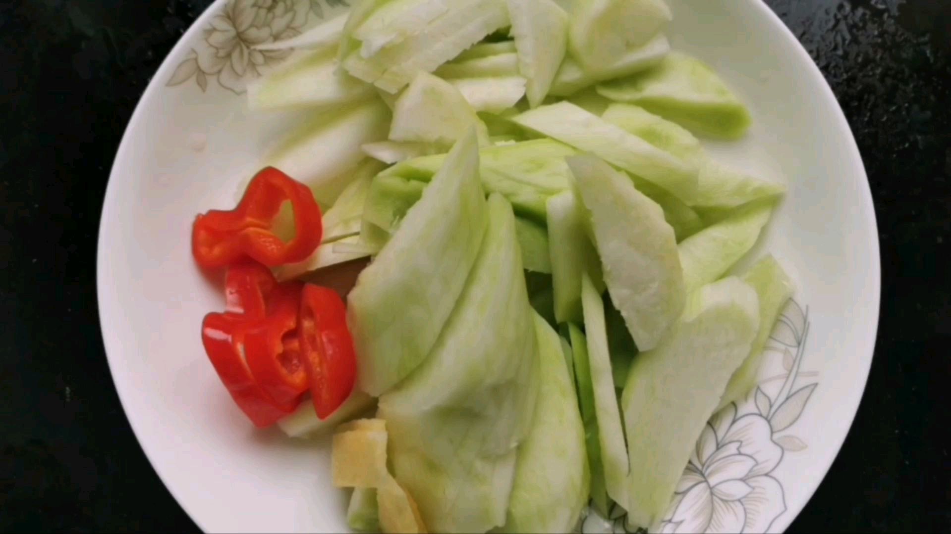 一颗芥兰炒一盘,这才是家常芥兰炒肉,入味下饭,健康好吃