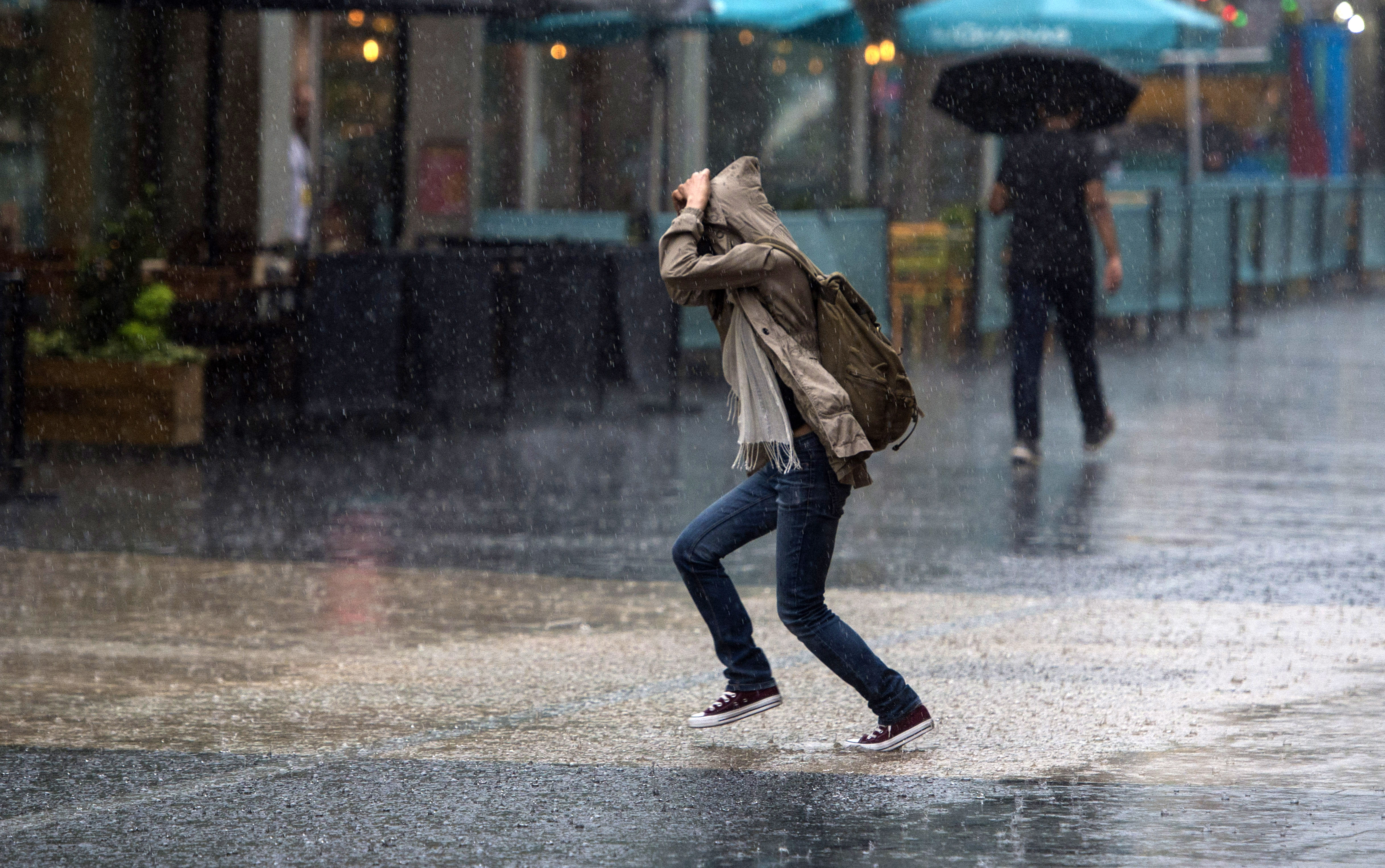 大雨高清壁纸图片