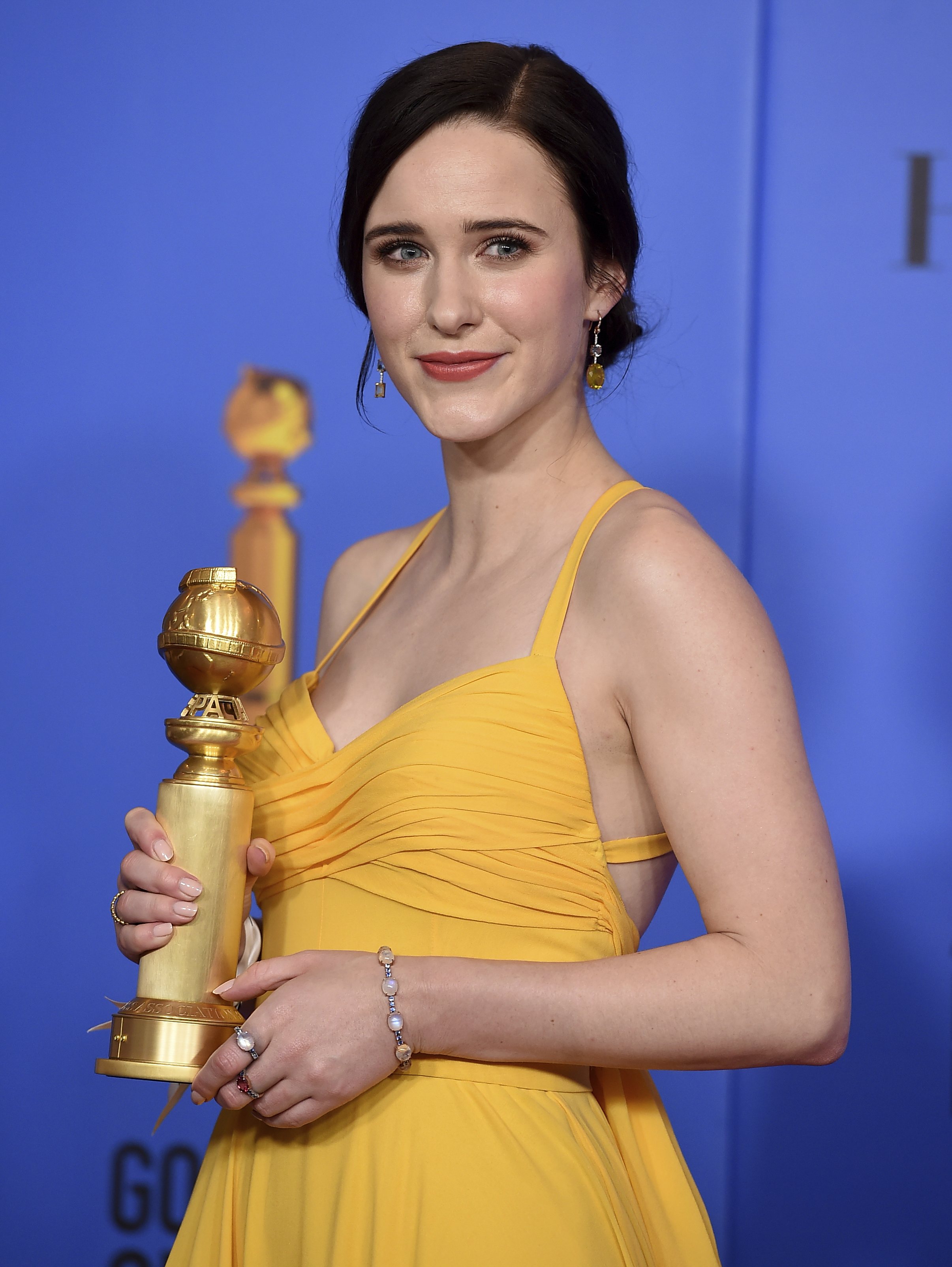 蕾切尔·布罗斯纳安获电视类音乐/喜剧类最佳女主角