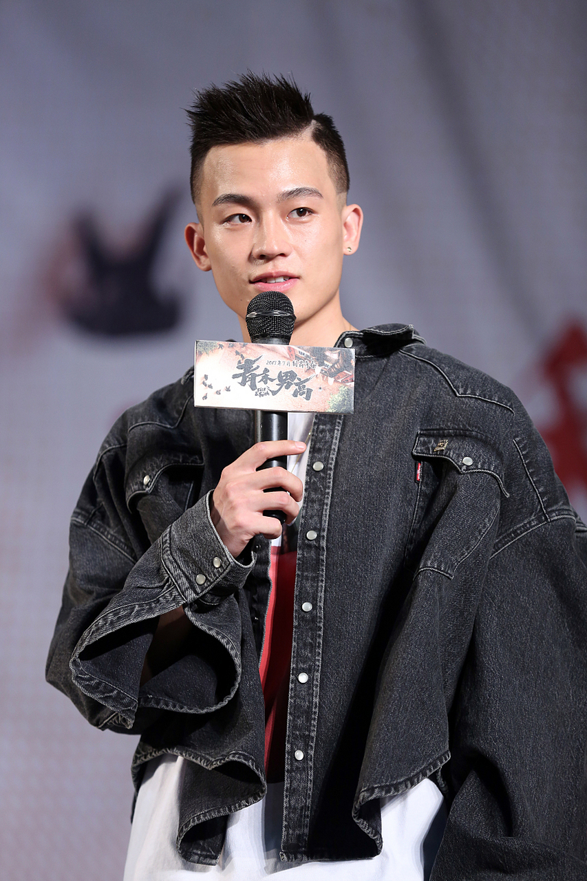 10月22日,欧豪登上热搜,原因是,八卦媒体曝光欧豪近照,太令人震惊了