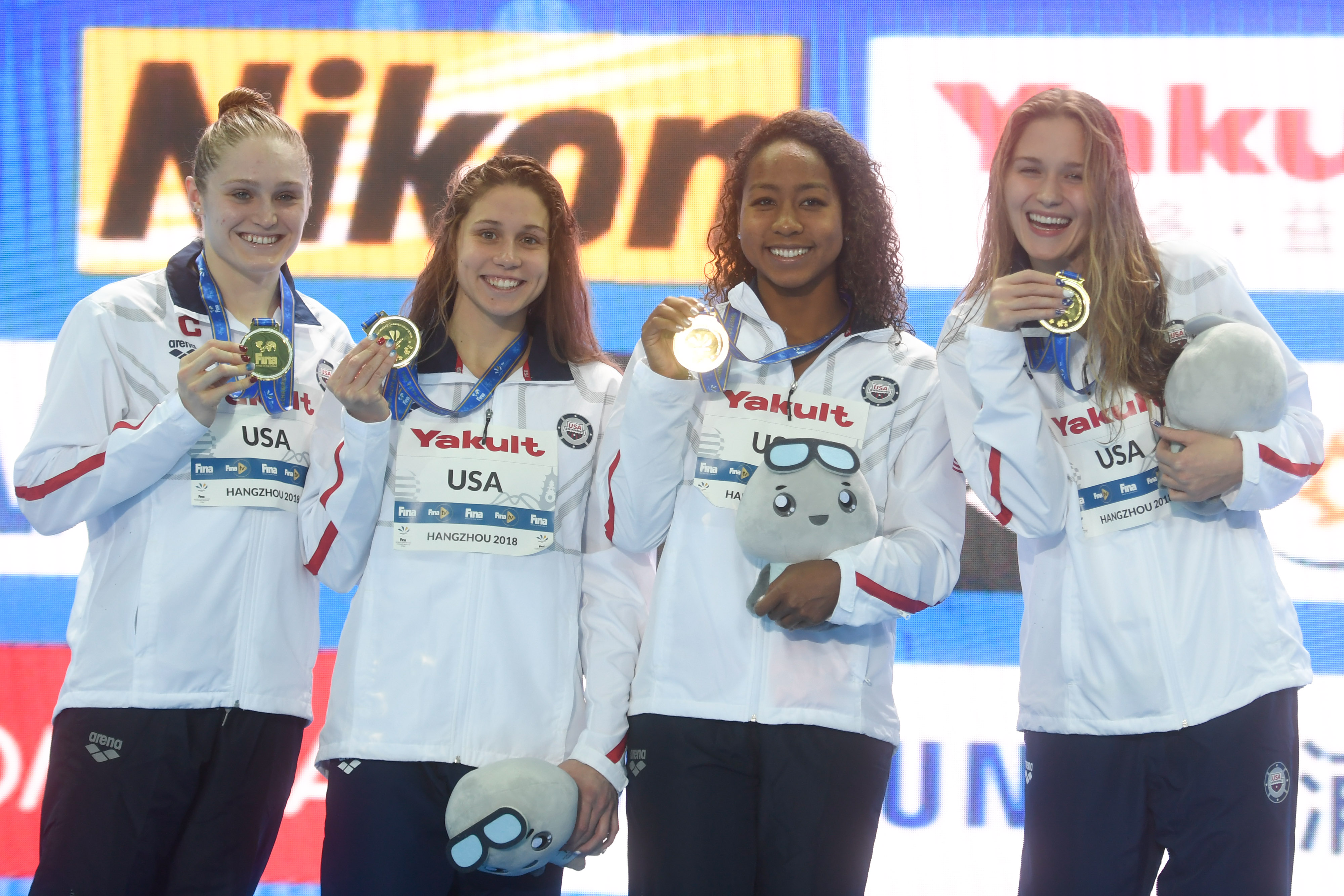 游泳——短池世锦赛:美国队获得女子4x100米自由泳接力冠军(1)