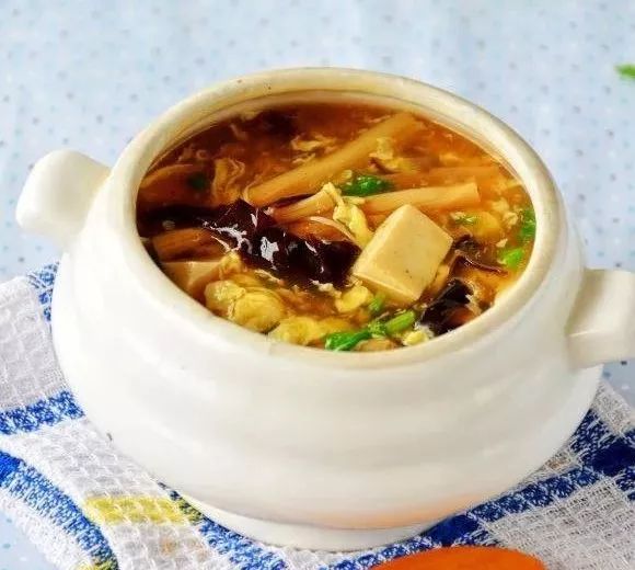 这一碗香呼呼的木须酸辣汤,没胃口的时候也能喝上两碗呢!