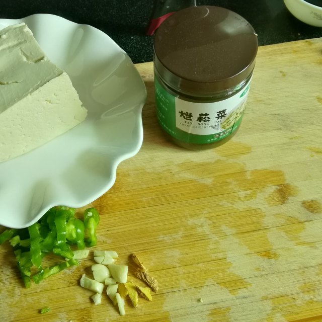 烂松菜滚豆腐图片