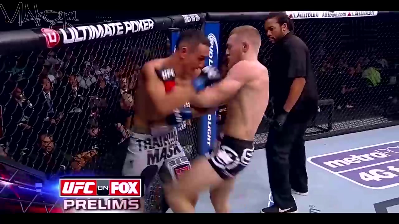 UFC拳击比赛，“嘴炮”康纳精彩瞬间，把对手按在地上使劲挥拳