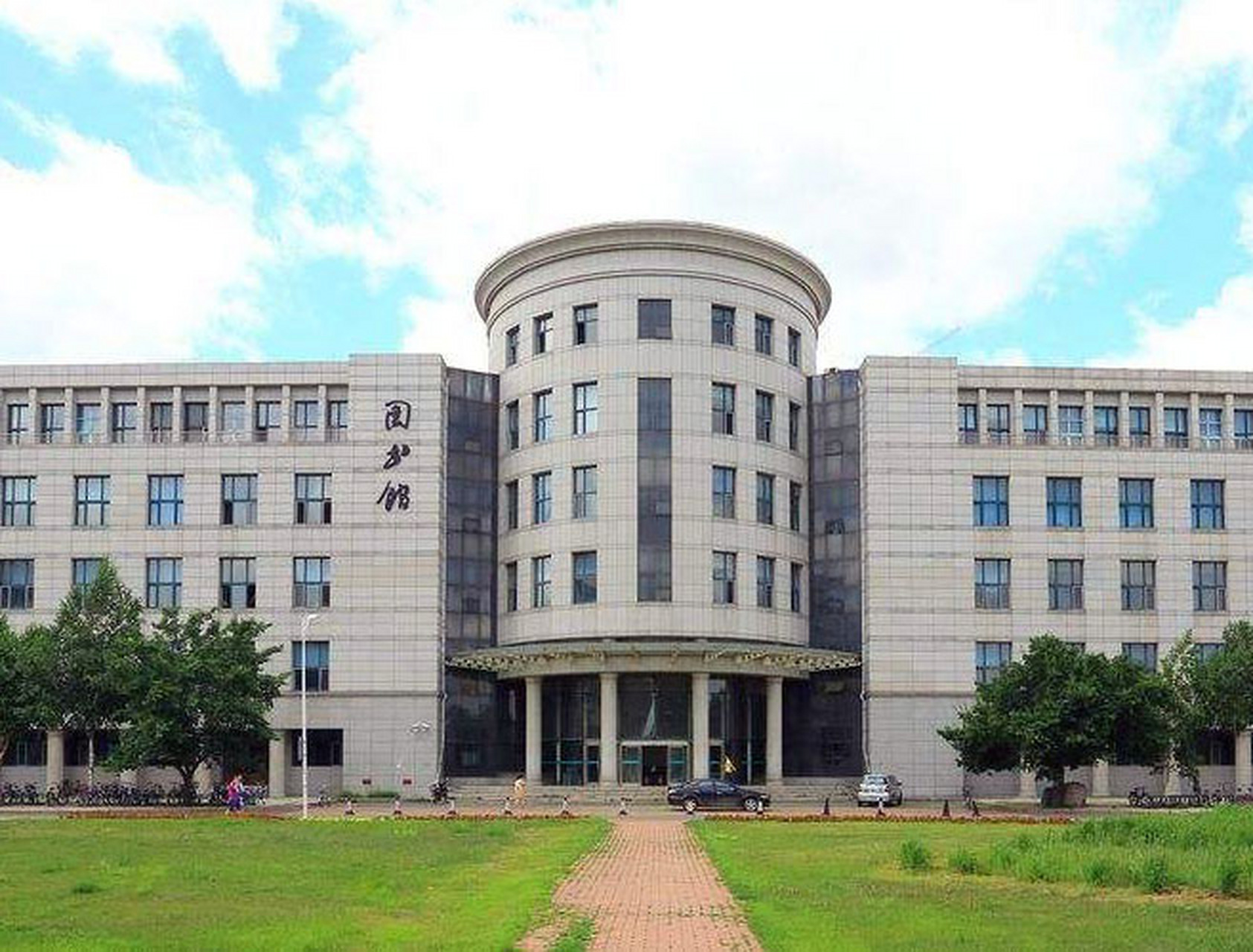 最美校园#东北农业大学是一所以农科为优势,以生命科学和食品科学为