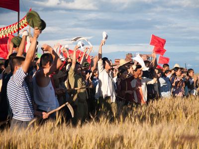 只知开房,玩游戏的大学生,与"老三届"的学长比,谁更优秀