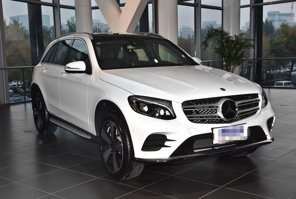 2019款奔驰glc300l—北京奔驰推出的中型suv,指导价48